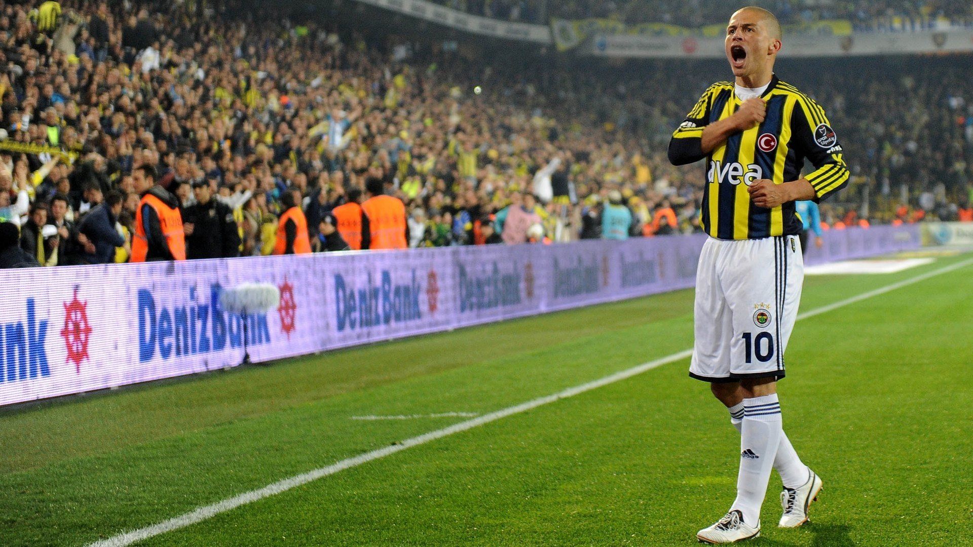 Brazilian rising star Ana Cristina joins ranks of Fenerbahce to follow